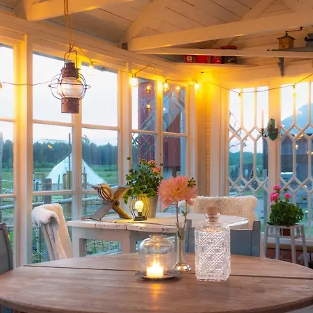 Mickels Bondgardsglamping *